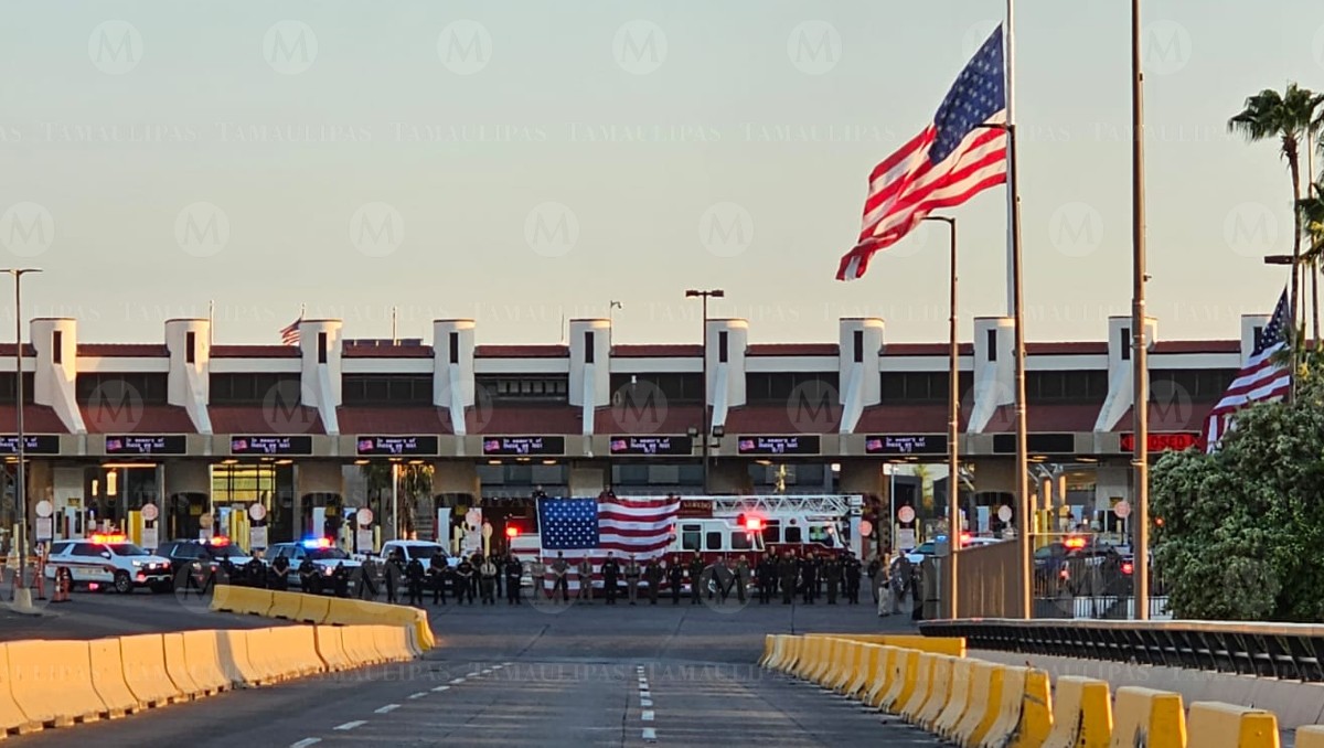 Conmemoran a victimas del atentado del 9/11 en puente internacional. (Lucía Cisneros)