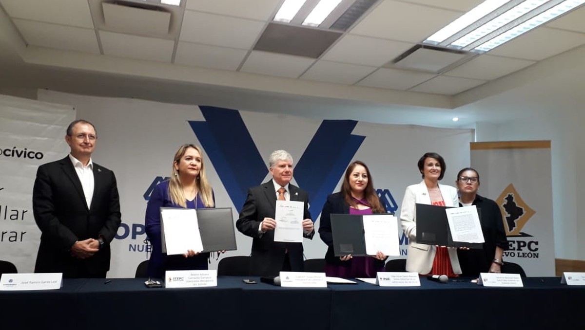 Coparmex NL y Consejo Cívico firmaron un convenio con el Instituto Estatal Electoral y el Instituto Nacional Electoral. Foto: Especial