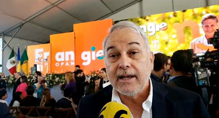 Emilio González Márquez acudió al segundo informe de Frangie. (Roberto Hurtado)