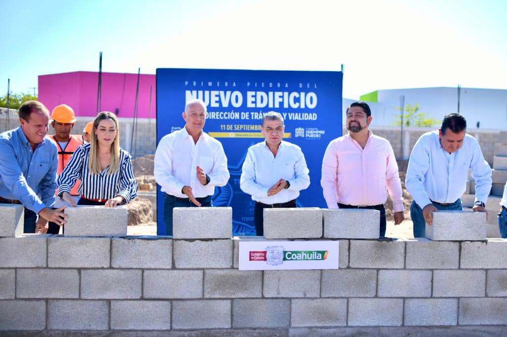 Este lunes se colocó la primer piedra de lo que será el nuevo edificio de la Dirección de Tránsito y Vialidad. | Especial