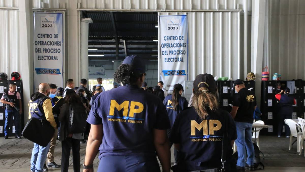 Elementos del MP durante el allanamiento | Especial