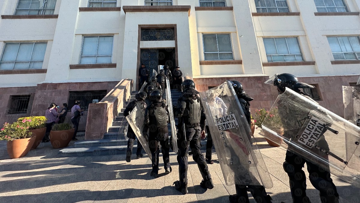 Guardia Estatal en el Palacio de Gobierno de Ciudad Victoria, Tamaulipas. (Antonio Hernández)