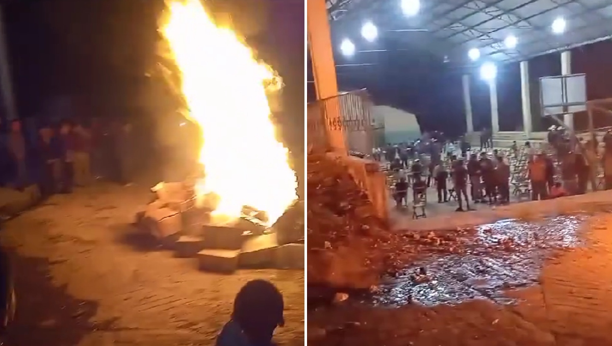 Los libros fueron incendiados por madres y padres de familia frente a algunos niños. | Especial