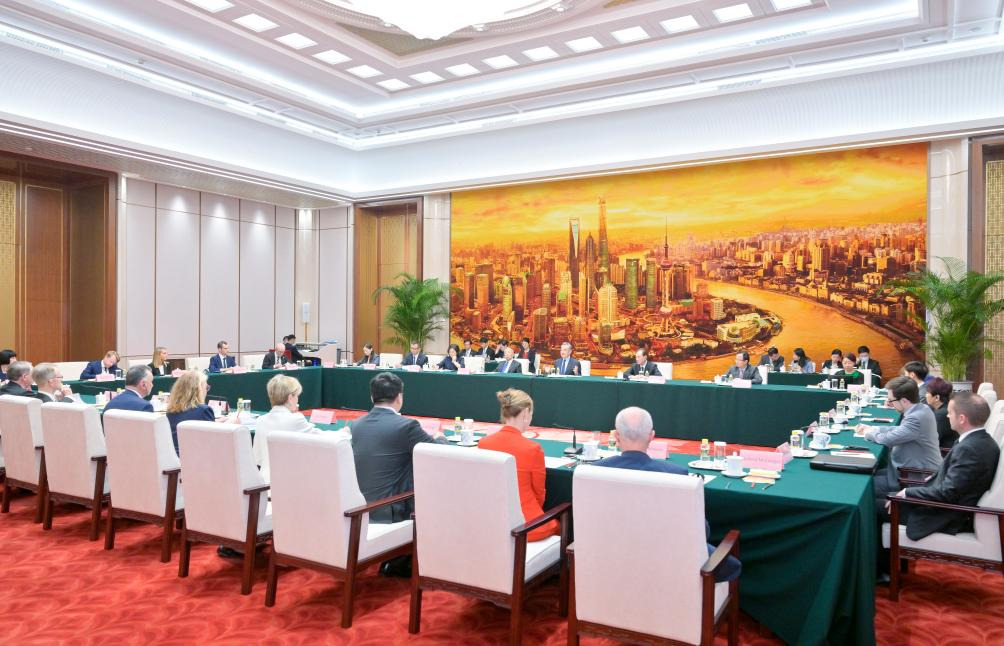 El ministro de Asuntos Exteriores chino, Wang Yi se reúne con una delegación australiana (Xinhua/Gao Jie)