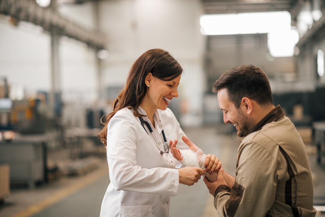 Uso de la tecnología es clave para mejorar el cuidado de la salud de los trabajadores. (AdobeStock)
