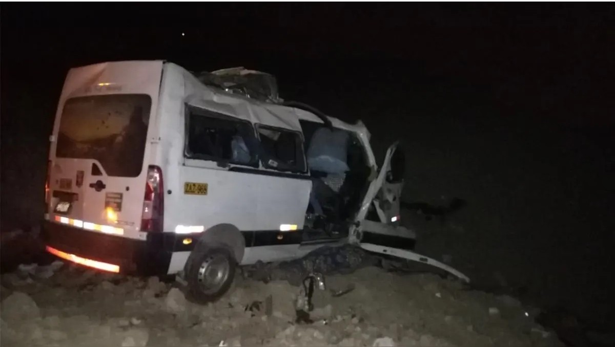 Accidente de de pequeño autobús con volquete causa la muerte de 10 personas| AngelMetropolotano/ Especial