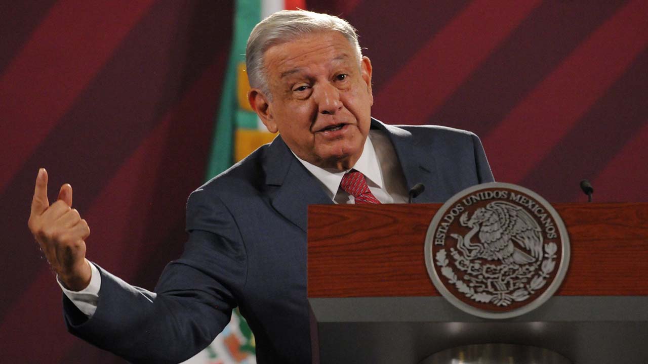 AMLO presume que sí se levanta temprano para atender temas de seguridad