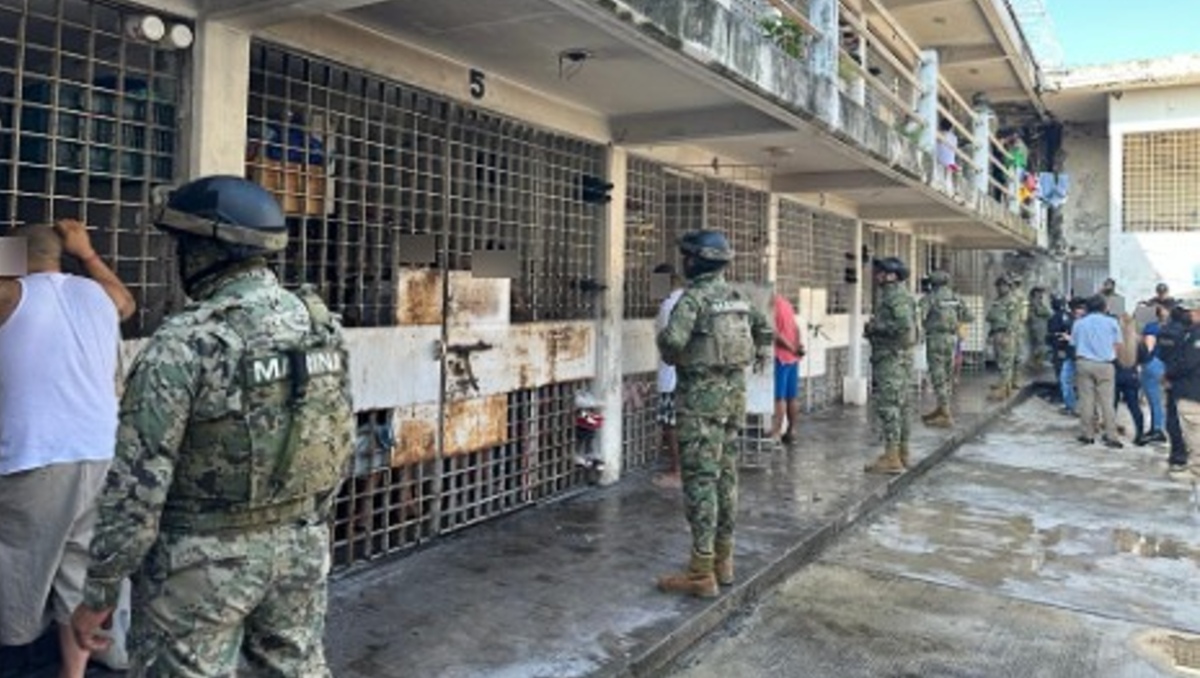 El operativo sorpresa en el Cereso de Colima se realizó ayer. | Especial