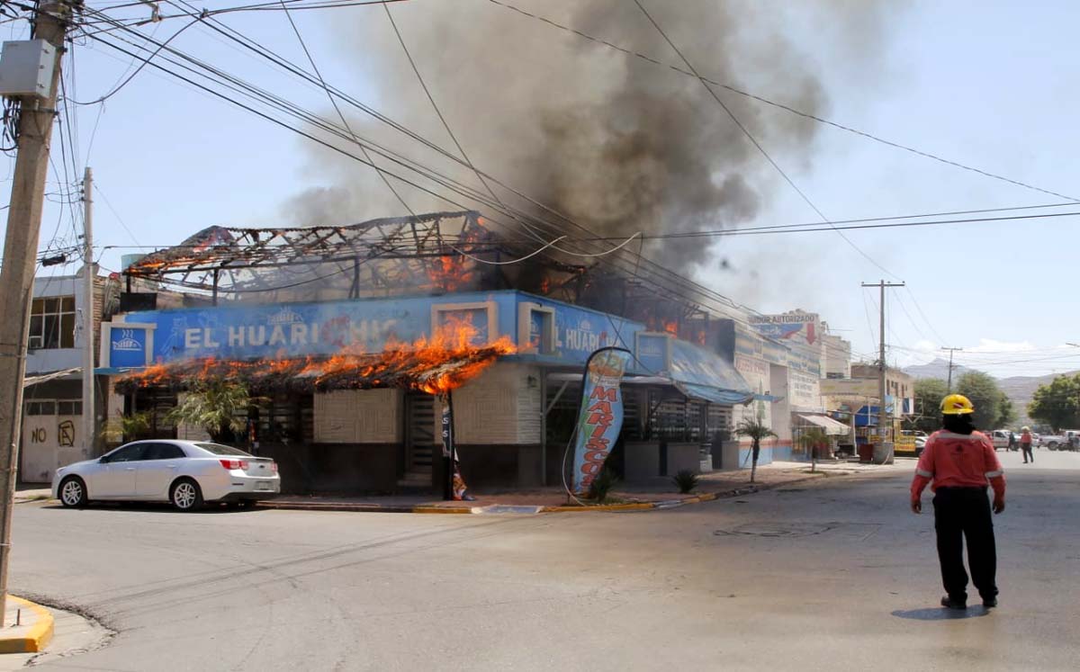 Se incendia restaurante en Gómez Palacio. (Manuel Guadarrama)