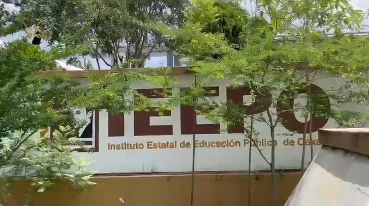 El Instituto Estatal de Educación Pública de Oaxaca (IEEPO), canceló el registro y clausuró 69 escuelas fantasmas (Oscar Rodríguez)