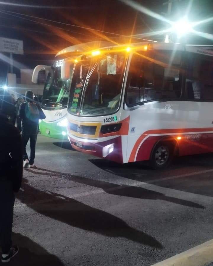 Presuntos estudiantes del Mexe intentaron llevarse unidades del transporte en Progreso. (Especial)