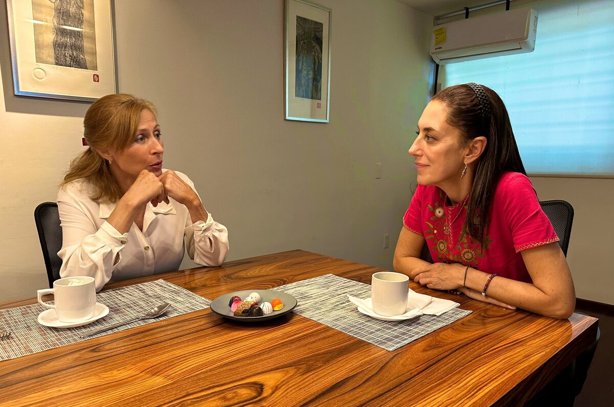 Claudia Sheinbaum se reúne con Tatiana Clouthier, ex coordinadora de campaña de López Obrador. (Twitter)