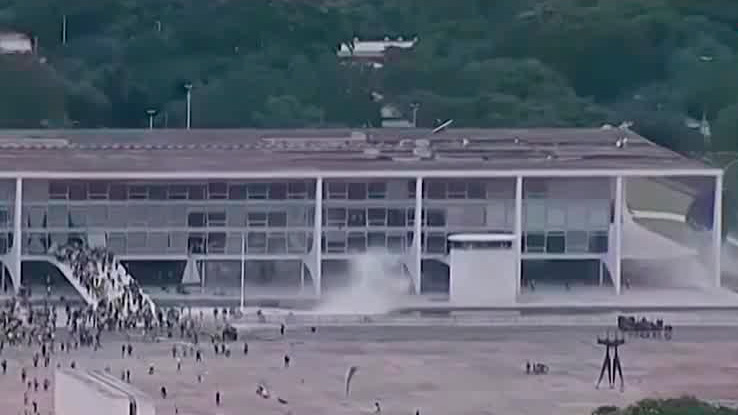 Intento de golpe de estado en Brasil y declaraciones entre Ortega y Boric | Mirada Latinoamericana