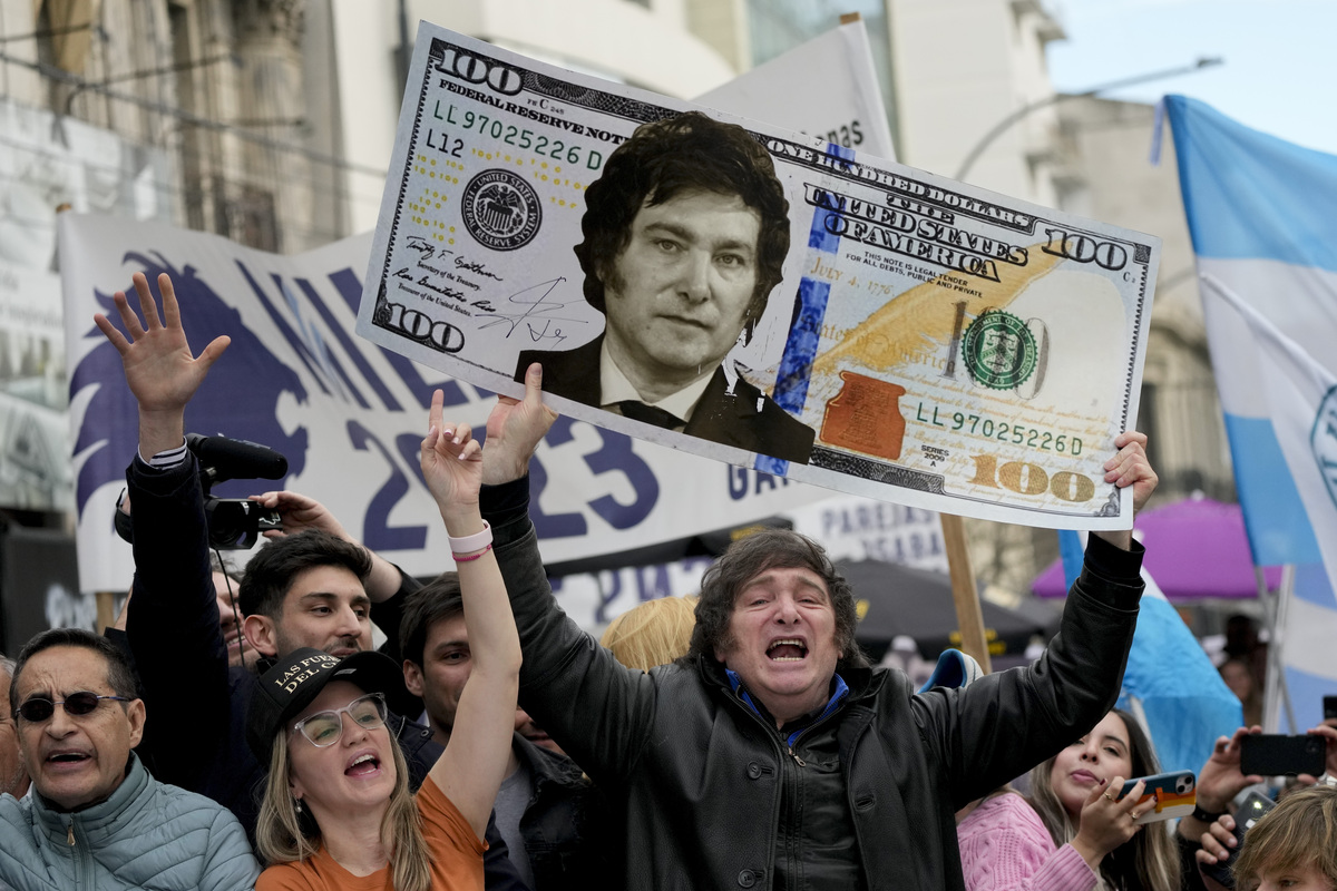 Javier Milei se sumó a la tendencia Money Art | AP