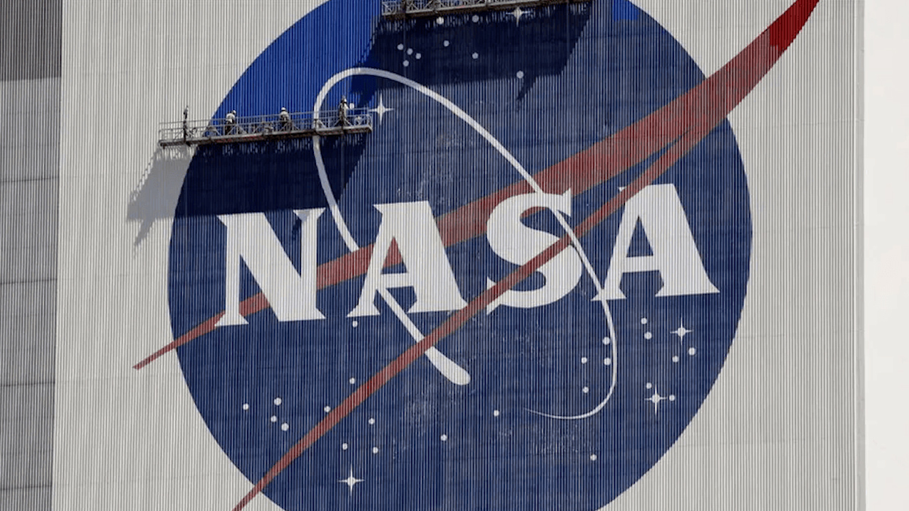 NASA publica informe sobre ovnis, utilizarán IA para estudiarlos