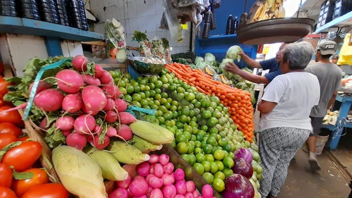 Venta en centros de abasto y mercados. (Yazmín Sánchez)
