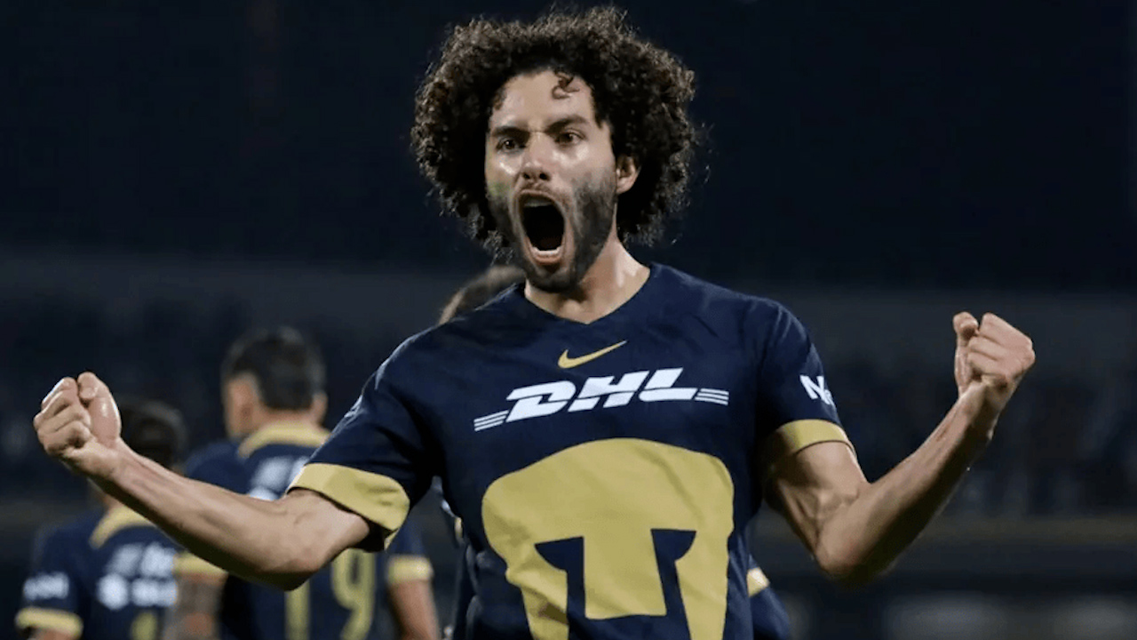 César Huerta regresa a Pumas tras debut de impacto en Selección Mexicana