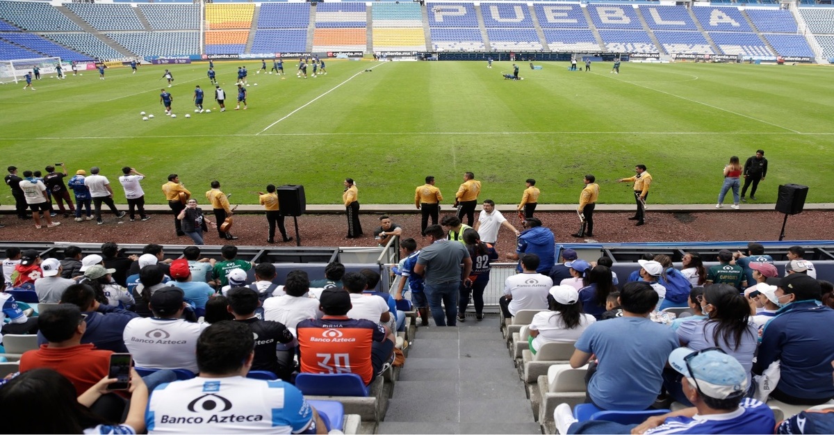 Club Puebla entrena a puerta abierta ante cientos de aficionados | Agencia Enfoque