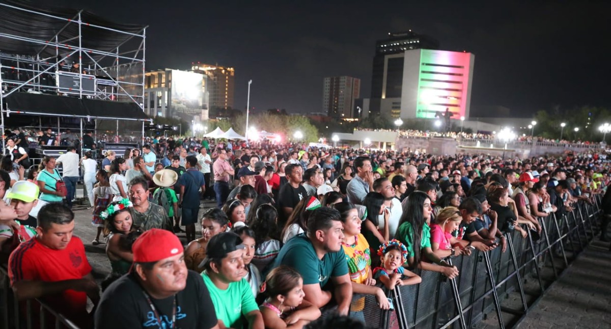 Grito de Independencia en la Macroplaza / Raúl Palacios