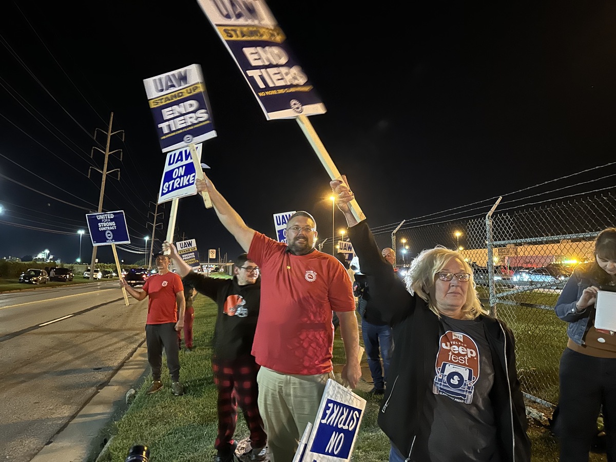 Las huelgas en los considerados "Tres gigantes de Detroit" detendrán la producción de autos | X