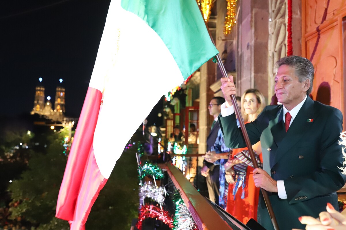 Juan José Frangie, presidente municipal de Zapopan dando el grito (Cortesía)