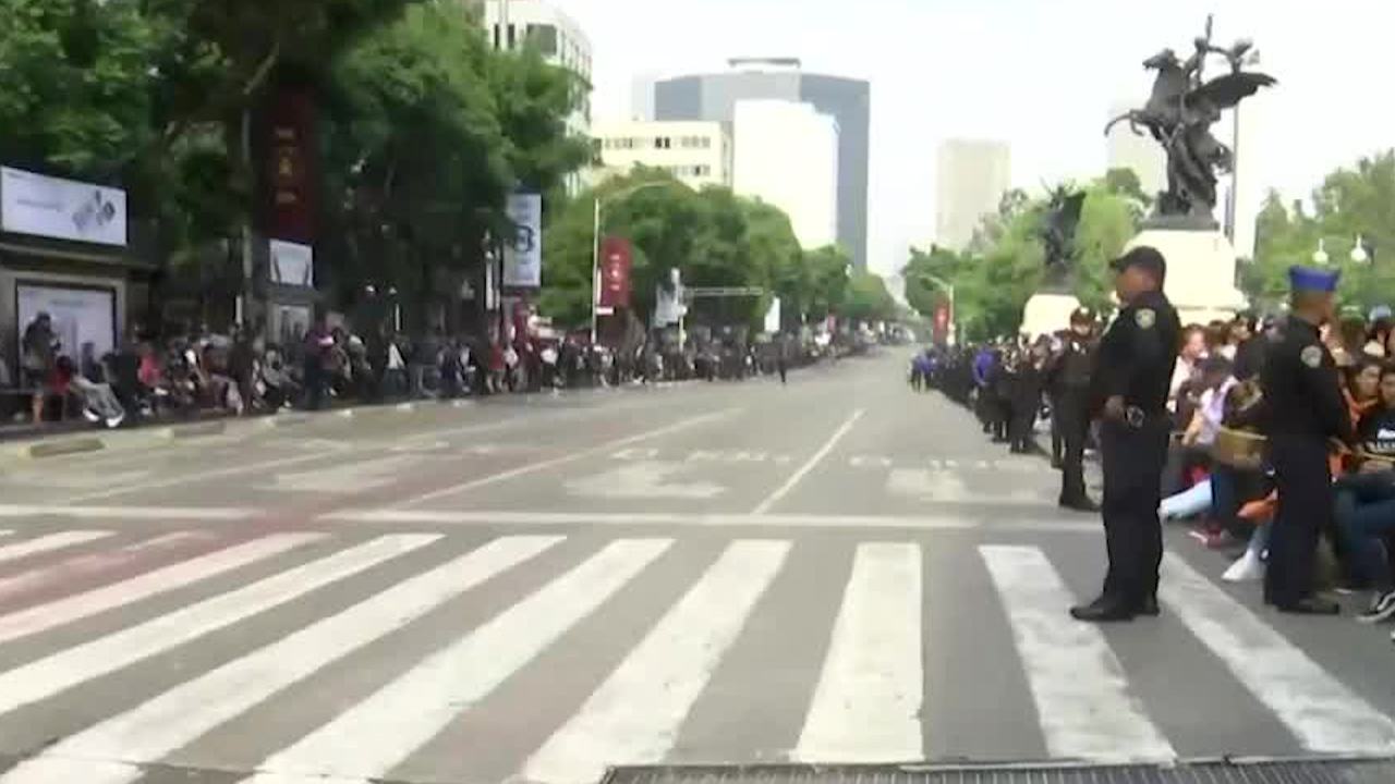 Familiares de soldados abarrotan Eje Central previo a Desfile Militar