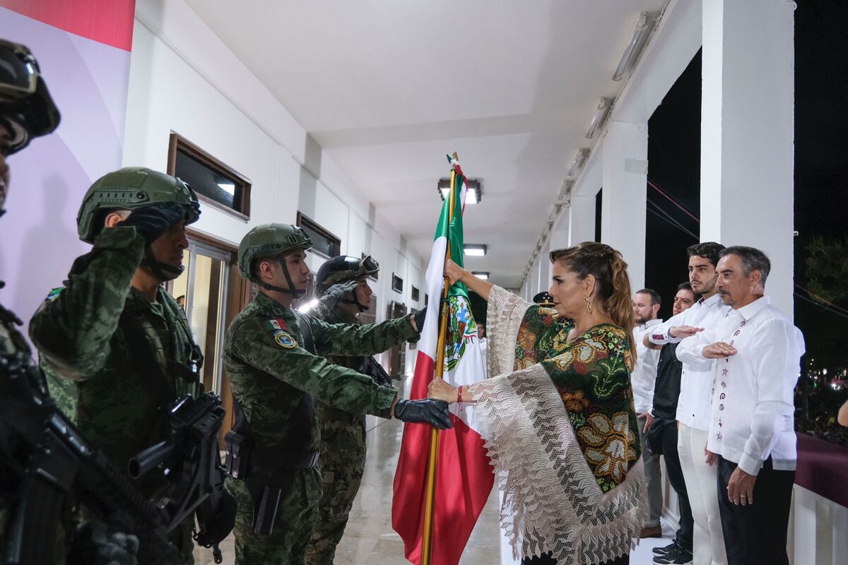 La gobernadora Mara Lezama encabezó el Grito de Independencia en Quintana Roo. | Especial