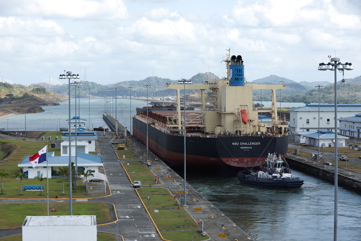 Imagen de referencia | El granelero Monrovia NSU CHALLENGER transita por el canal | Reuters