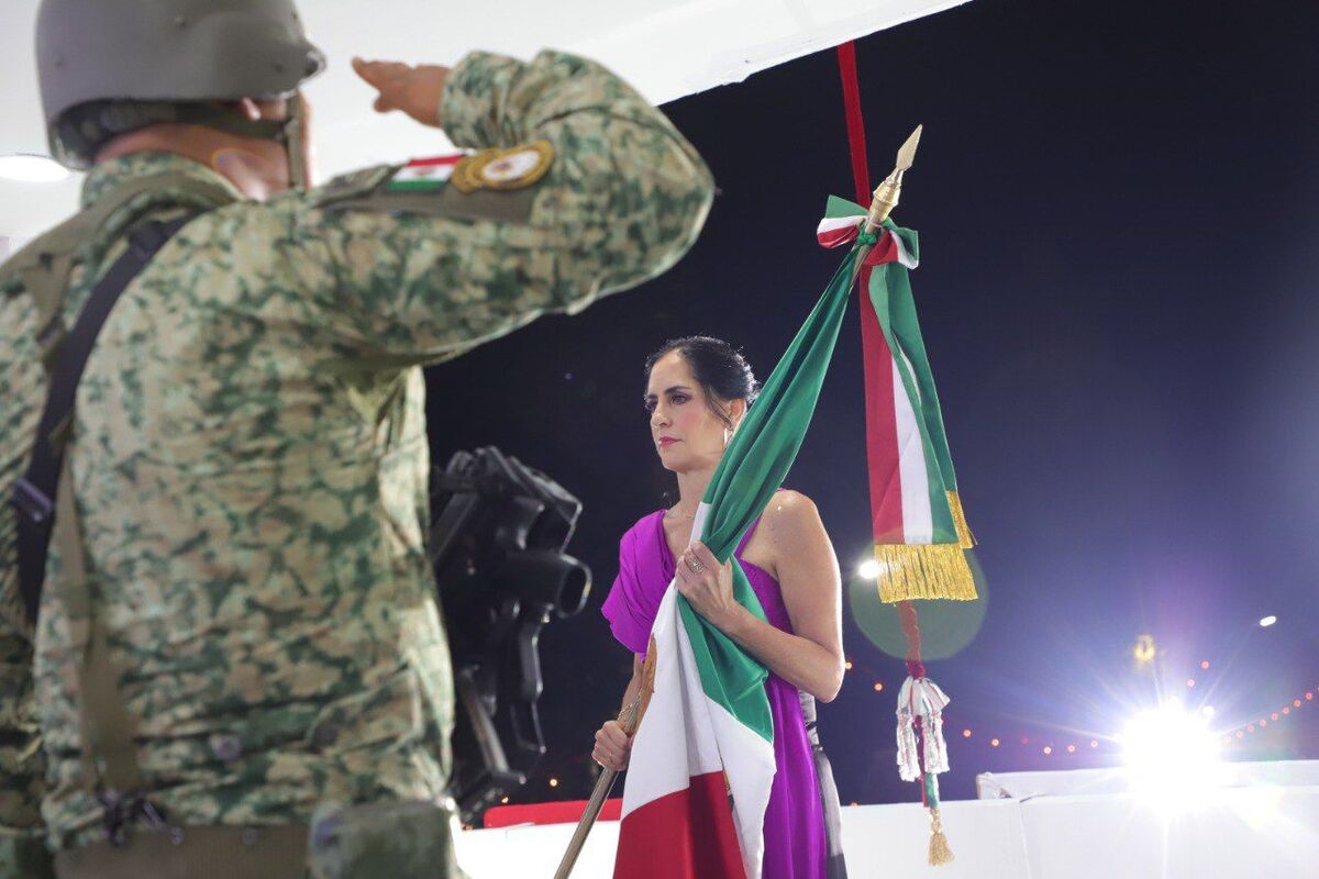 Lía Limón dando el Grito de Independencia | Especial