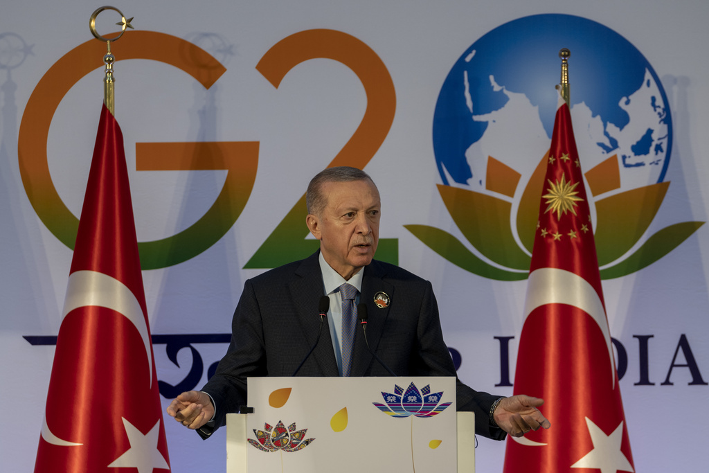 El presidente turco Recep Tayyip Erdogan ofrece una conferencia de prensa al final de la cumbre del G20 en Nueva Delhi, India. | AP