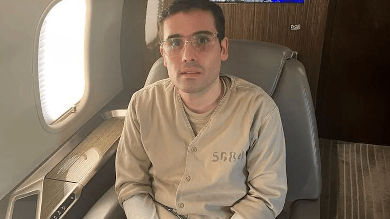 Publican foto de Ovidio Guzmán en traslado a EU