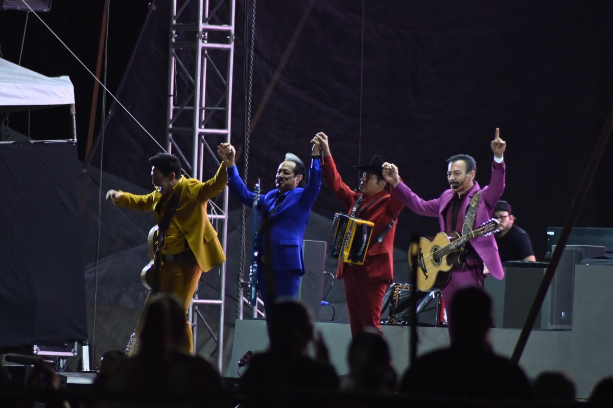 Los Tigres del Norte deleitaron a sus fieles seguidores en Torreón. (Roberto Amaya)