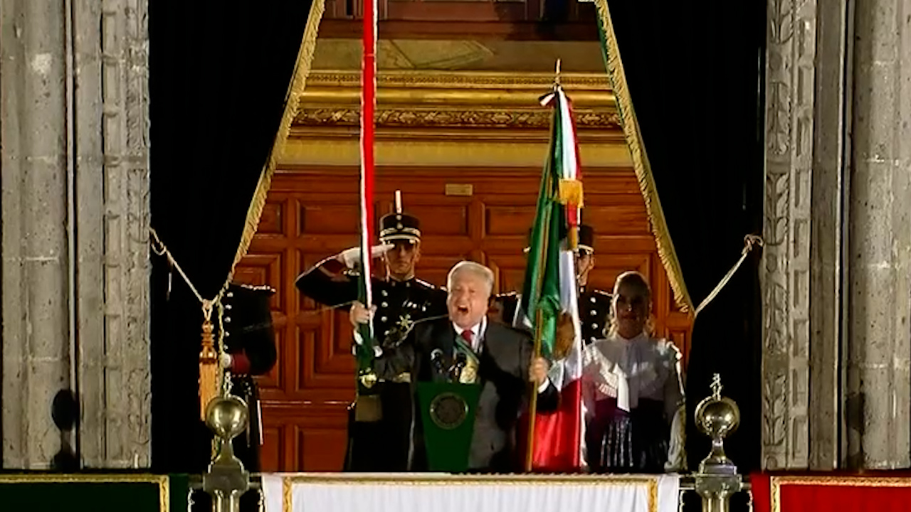 "Vivan los héroes anónimos, la igualdad y el amor": Así celebro AMLO la Independencia de México