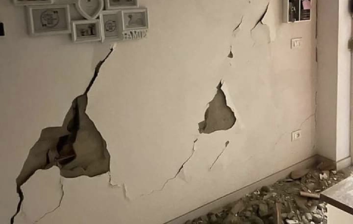 Destrozos en Marradi, cerca de Florencia, tras sismo en Italia (Twitter)