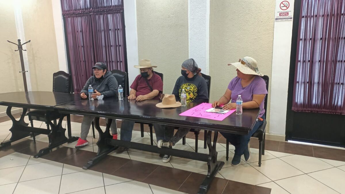 Familiares arribaron al palacio municipal, para solicitar apoyo. | (Especial)
