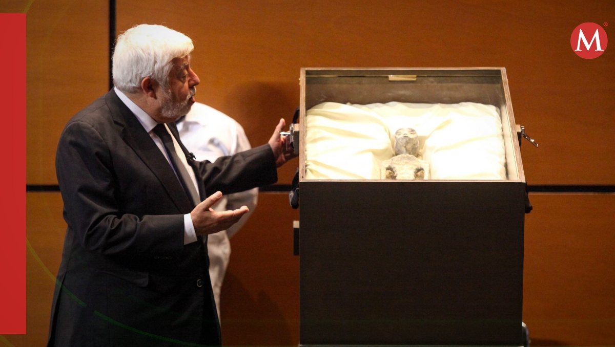 Jaime Maussan y lo que presenta como un cuerpo no humano (Especial).