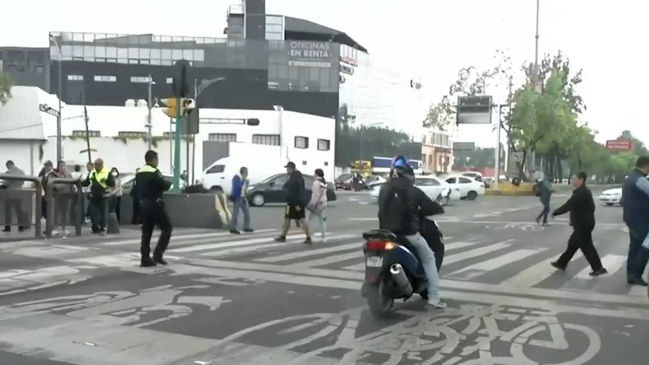 Manifestantes realizan bloqueo en eje 2 Norte y Av. Insurgentes