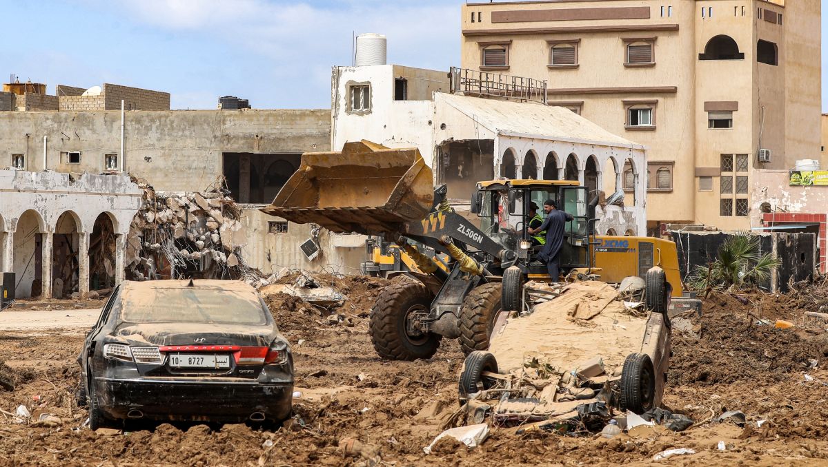 Dos presas de agua se rompieron e inundaron Derna | AFP