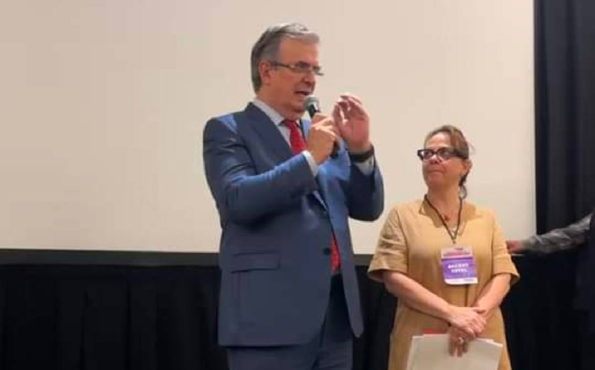 La senadora Malú Micher junto al ex canciller en una conferencia de prensa. | @MaluMicher