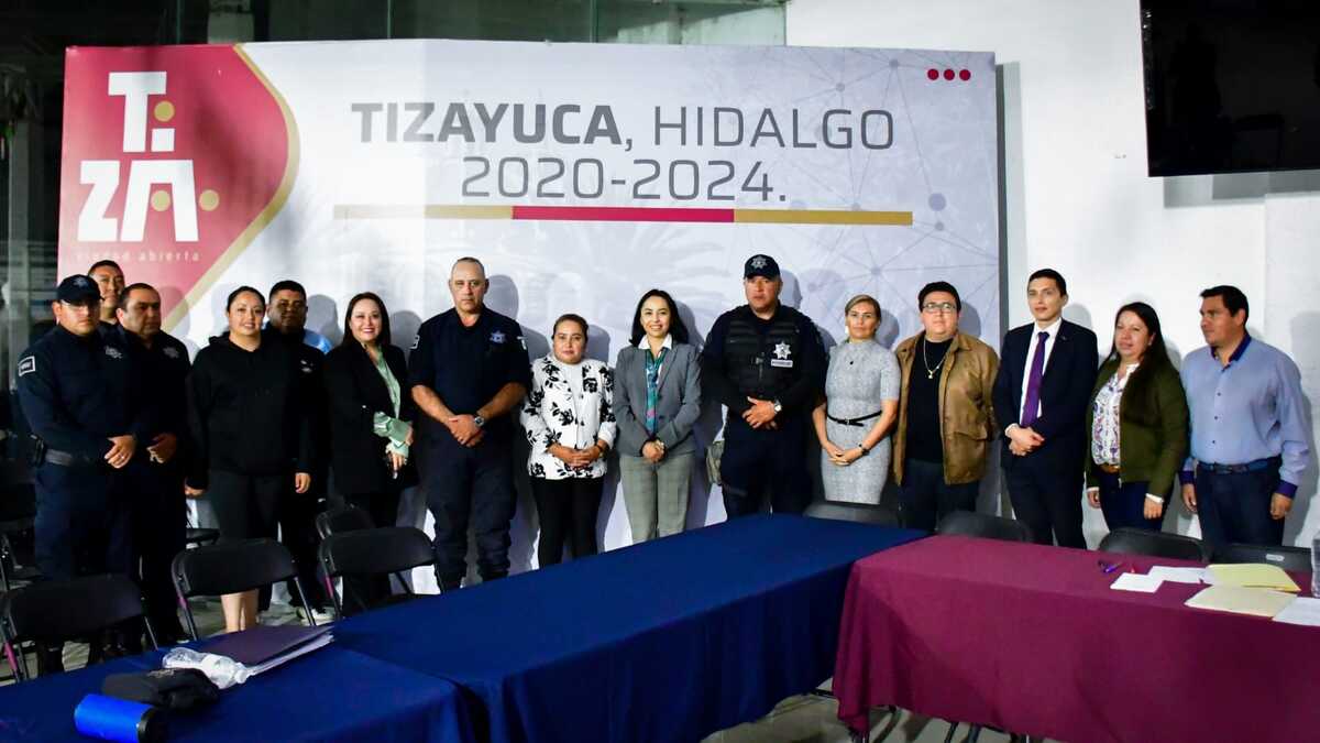 La alcaldesa Susana Ángeles tras la reunión con policías municipales. (Cortesía)