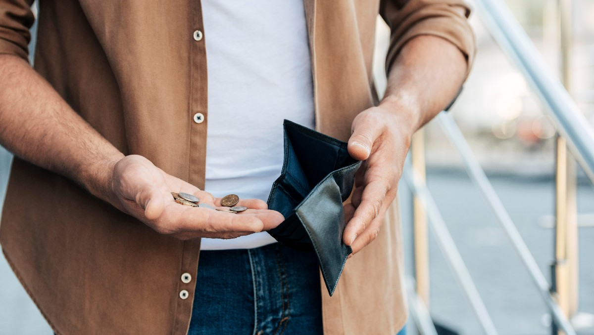 Estar al corriente con el pago de nuestras deudas nos ayudará a evitar estas situaciones. | Freepik