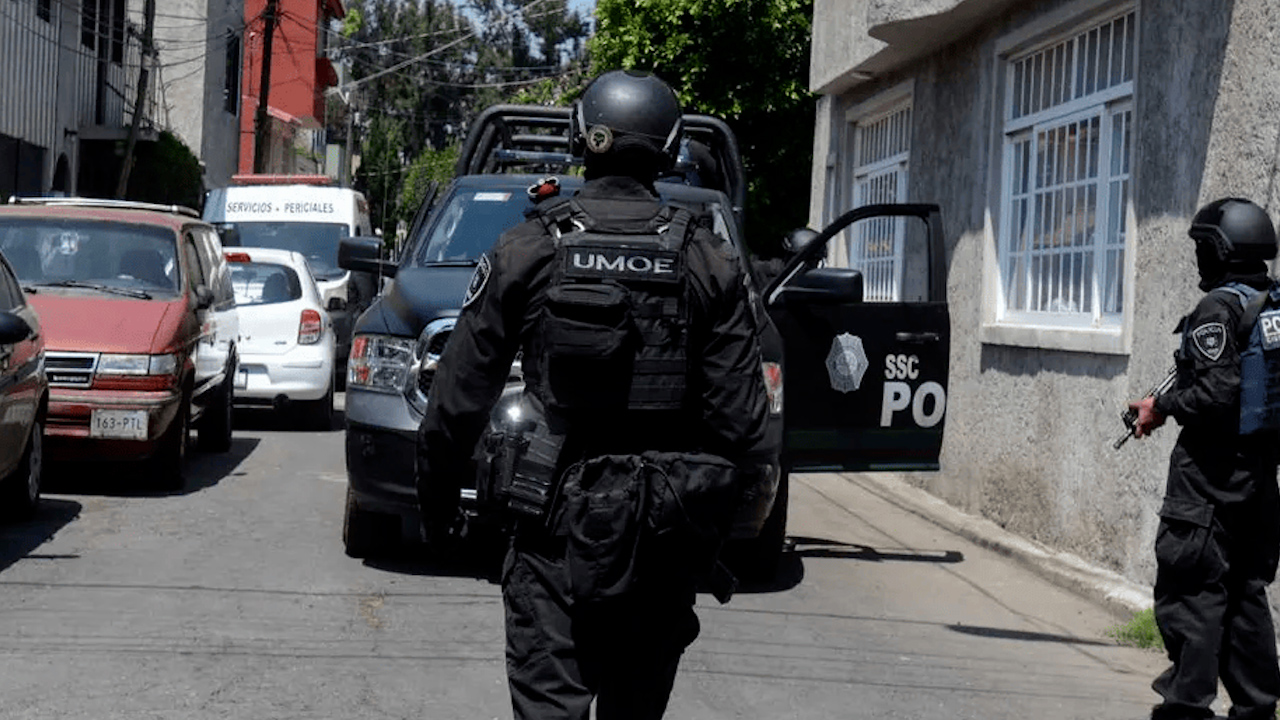 Criminales golpean y desarman a dos policías en Xochimilco