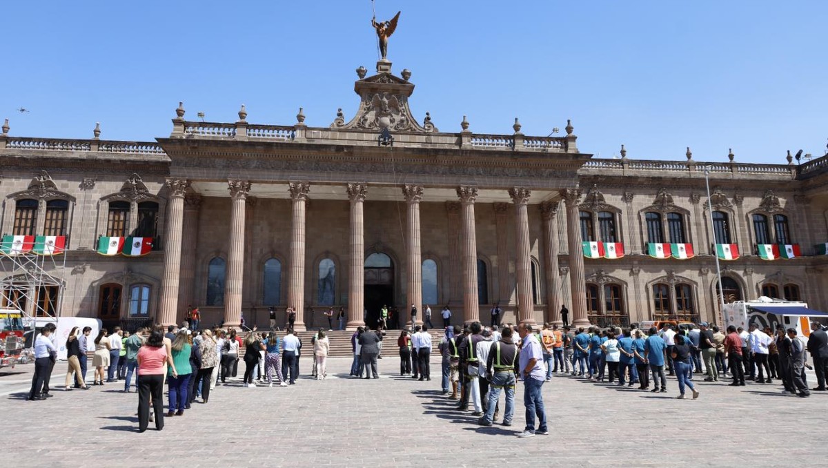 Gobierno del Estado y el Palacio de Gobierno en el Simulacro Nacional de Protección Civil | Foto: Jorge López