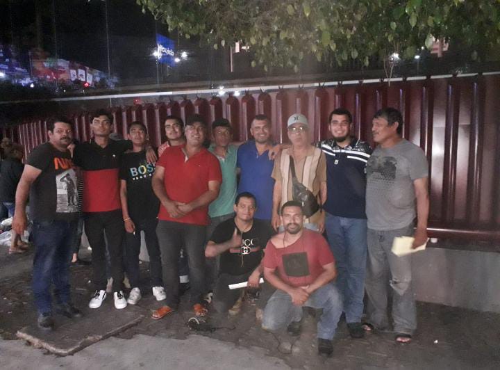 Guadalupe Mora con los autodefensas liberados en Michoacán | César Cabrera