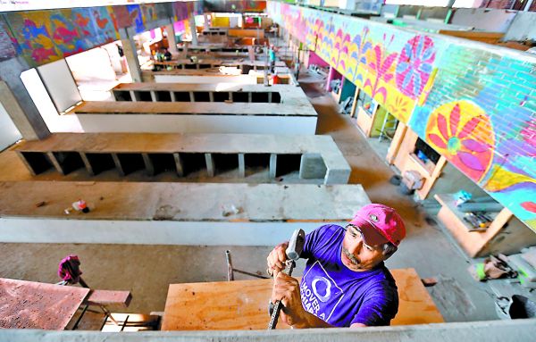 Imagen del mercado de Juchitán (2018) dañado por el movimiento telúrico. OMAR FRANCO