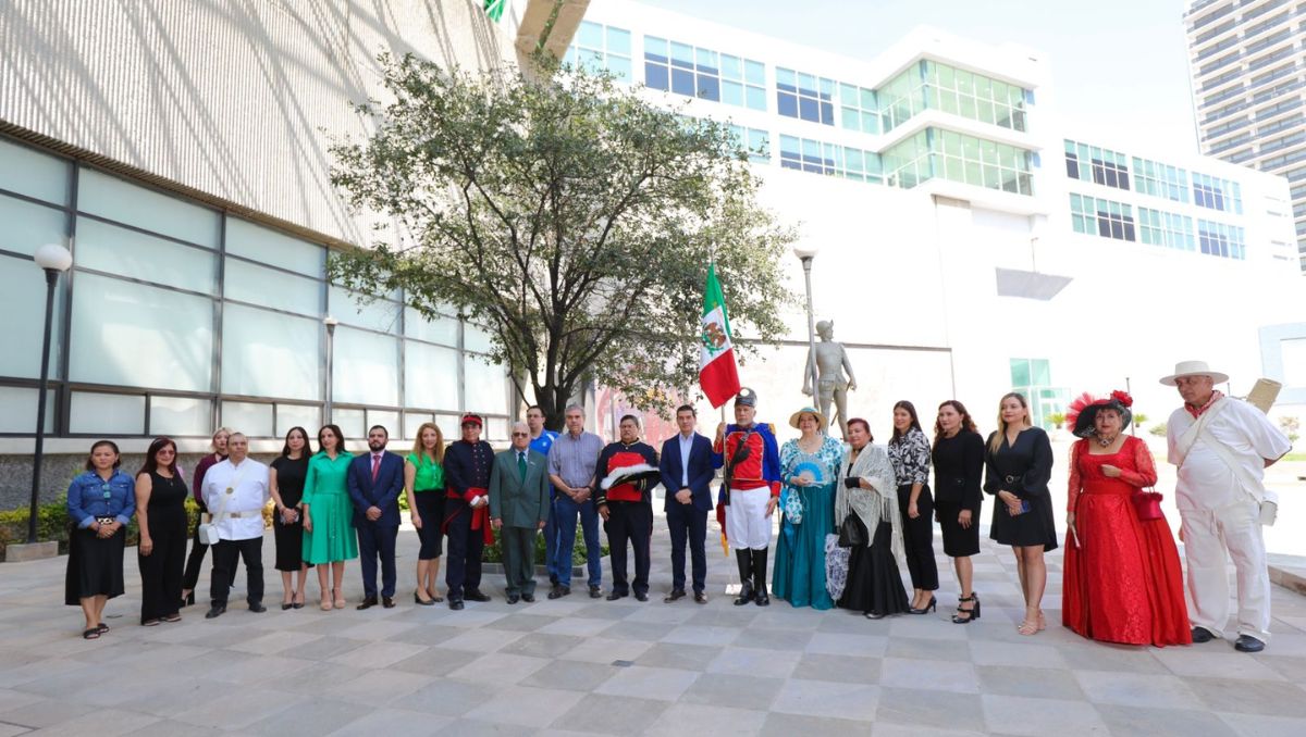 A la ceremonia acudieron los integrantes de los 'Amigos de la Batalla de Monterrey' | Jorge López