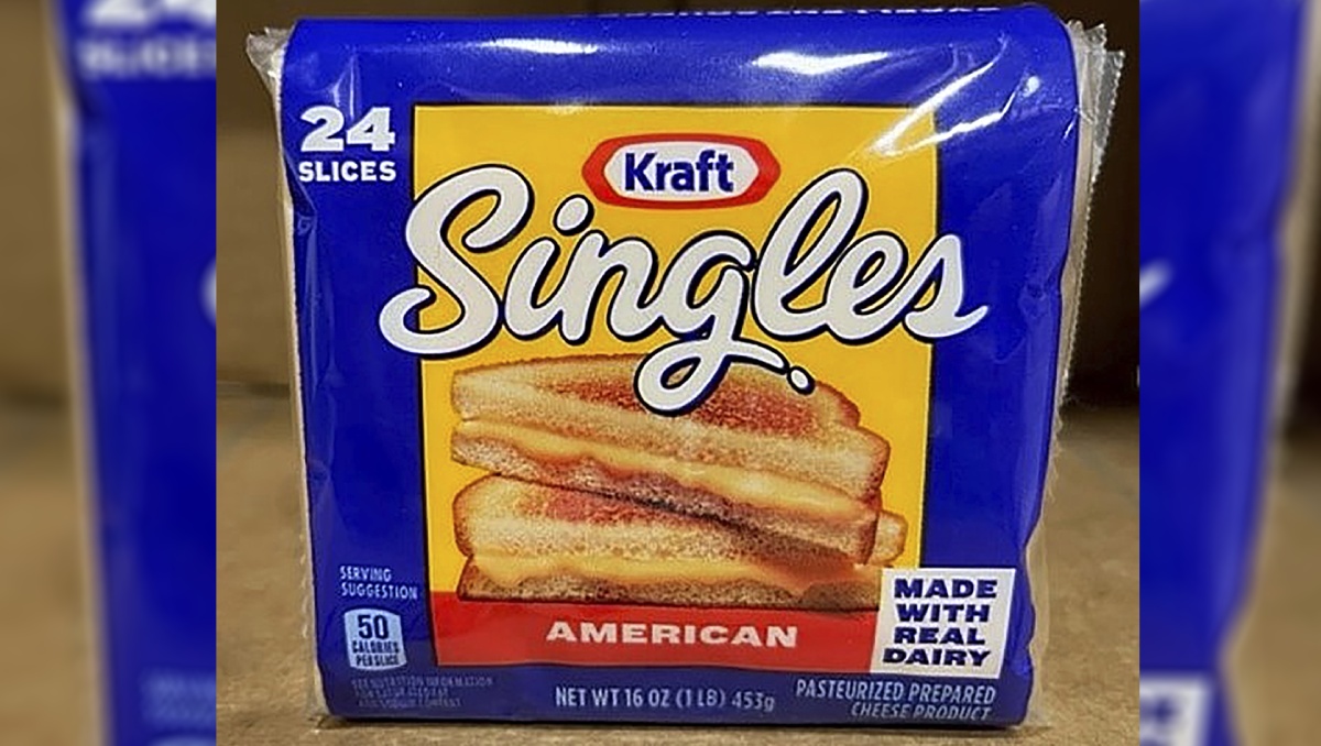 Imagen de Kraft Heinz muestra un paquete de 24 rebanadas de queso americano. Foto: (AP)
