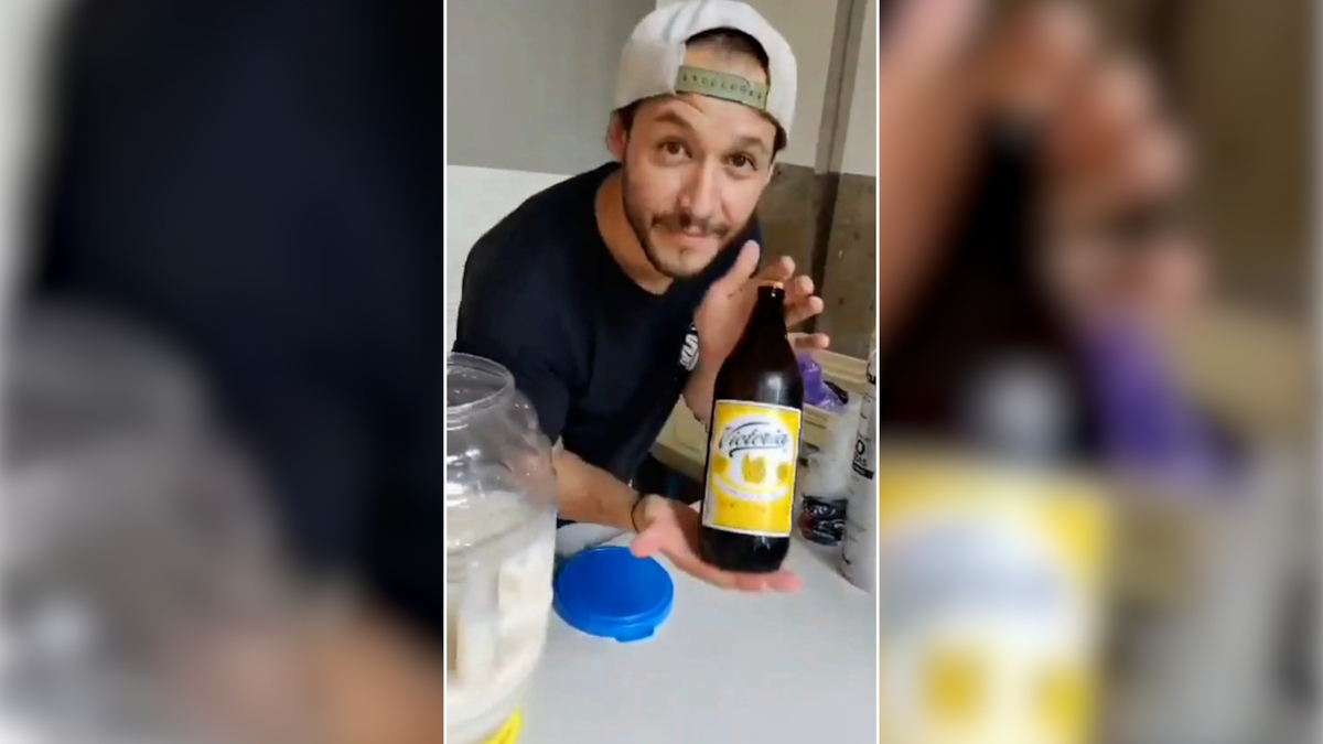 Montan fiesta con bebidas alcohólicas y baile en biblioteca de Guadalajara