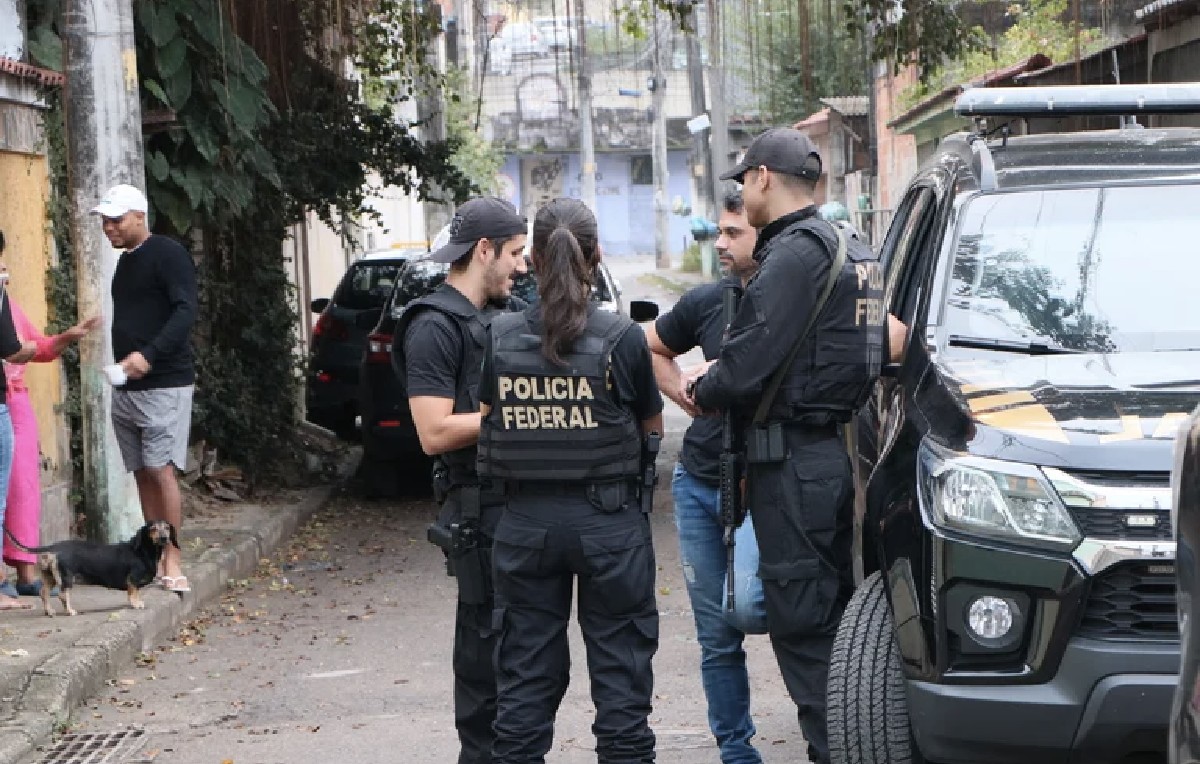 Policía federal de Brasil en un operativo de Brasilia (Reuters)