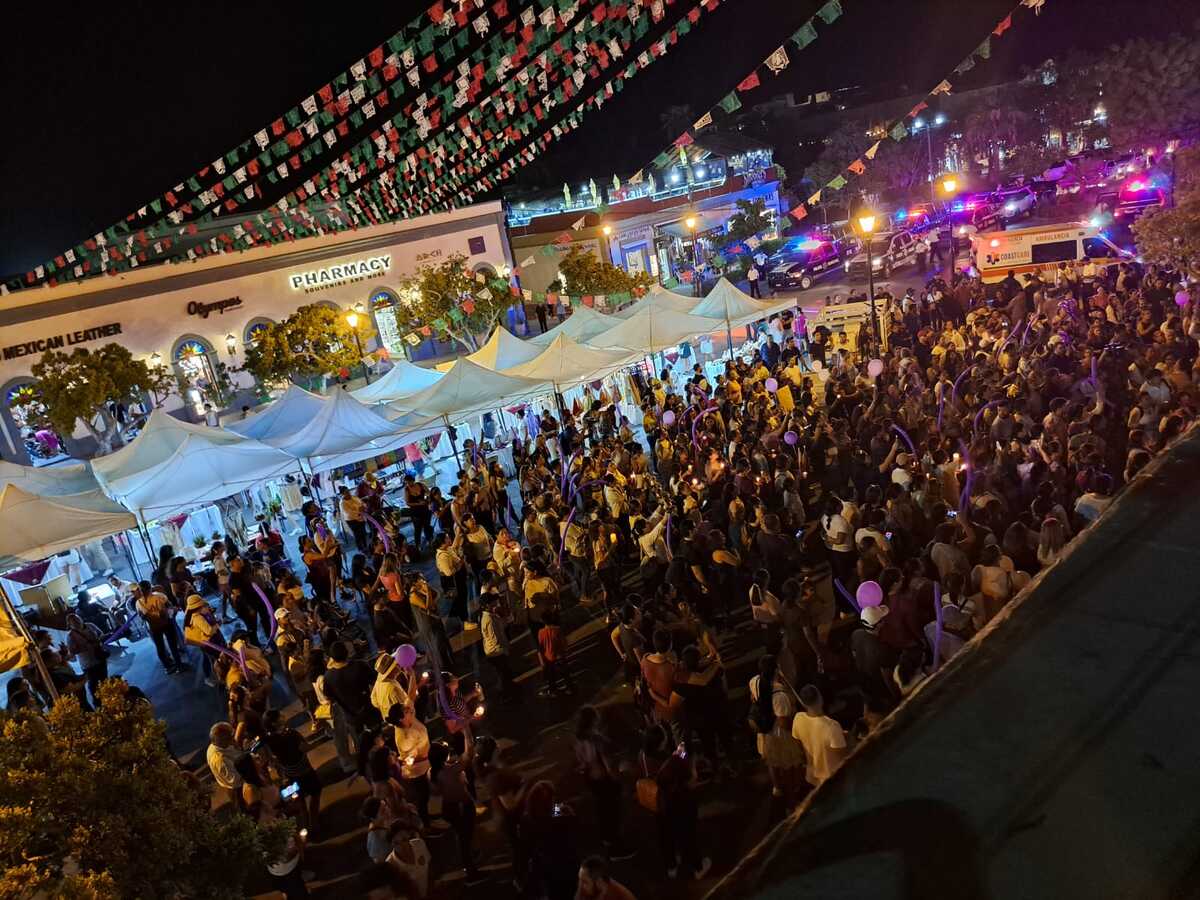 En Los Cabos se registro la asistencia de mas de 300 personas a marcha para exigir justicia por asesinato de doctora Aly Jasel (Diego Soto)